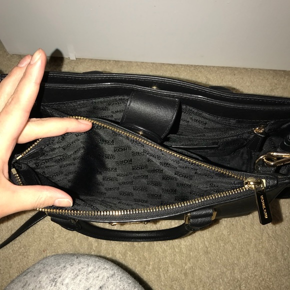 Michael Kors Handbag - Picture 4 of 6